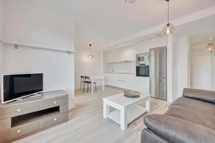 Apartamento de vacaciones para 4 personas, con balcón y vistas además de jardín y piscina - 1