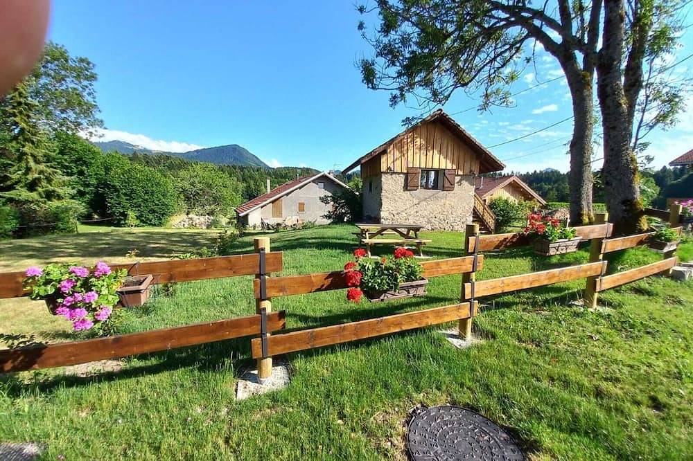 Pretty little cottage between lake and mountains in Saint-Paul-en-Chablais, Thonon-les-Bains region