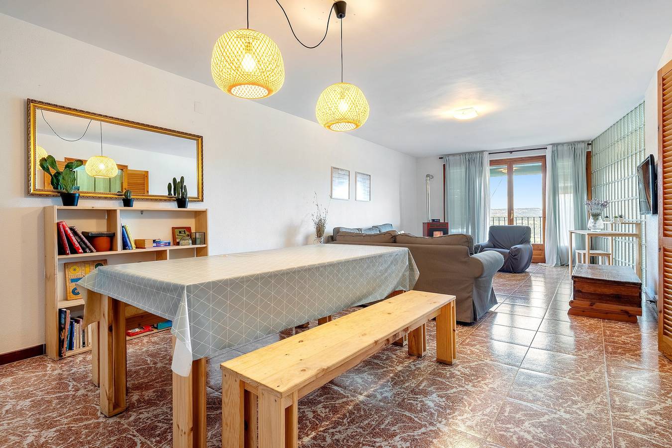 Apartamento entero, Apartamento 'Casa El Ferrer' con vistas a la montaña, terraza privada y Wi-Fi in Peñarroya de Tastavins, Provincia de Teruel