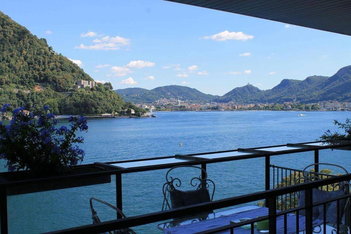 Lakeviewcabin - King Room With Balcony in Como, Comer See