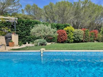 Maison d’hôte pour 6 personnes, avec piscine ainsi que vue et jardin, adapté aux familles à Mallemort