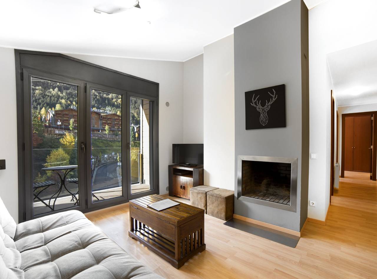 Entire apartment, 3 Bedroom Apartment next to ski slopes. 7 pax. Floc 42 in El Tarter, Grandvalira
