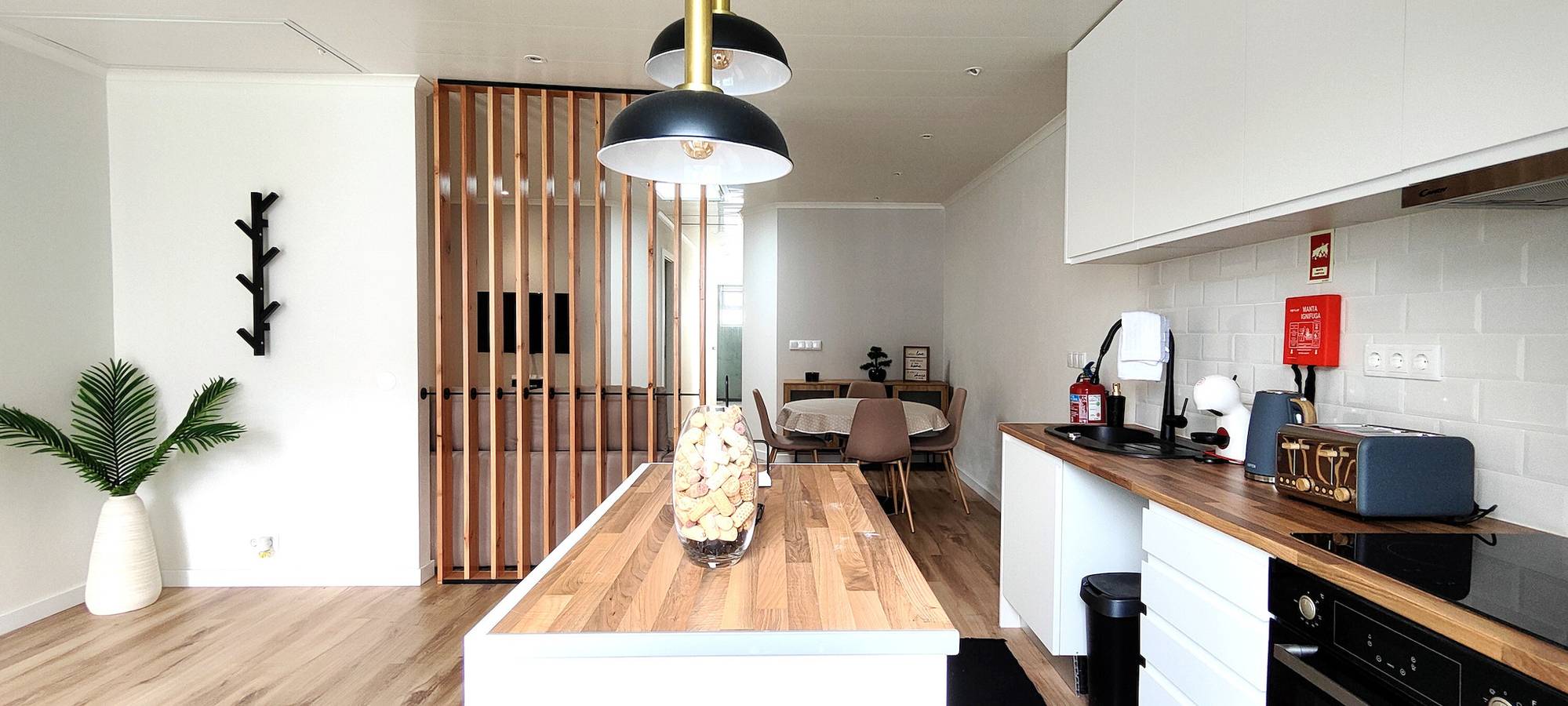 Entire apartment, Apartment 'Azorina House' with Private Terrace and Wi-Fi in São Miguel Island, Ponta Delgada