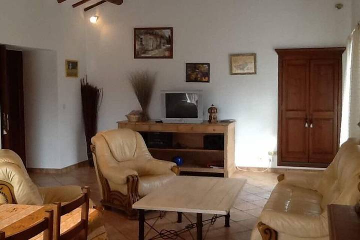 Gîte pour 4 personnes, avec piscine ainsi que balcon et jardin à Châteaurenard - 4