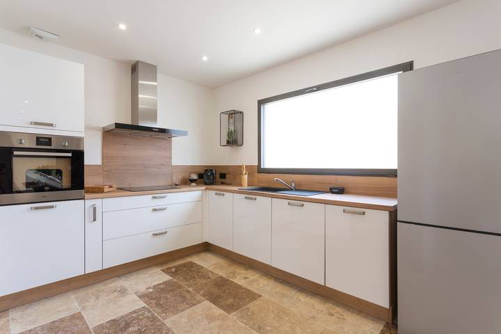 Location de vacances pour 8 personnes, avec jardin ainsi que terrasse et piscine à Saint-Victor-la-Coste - 4