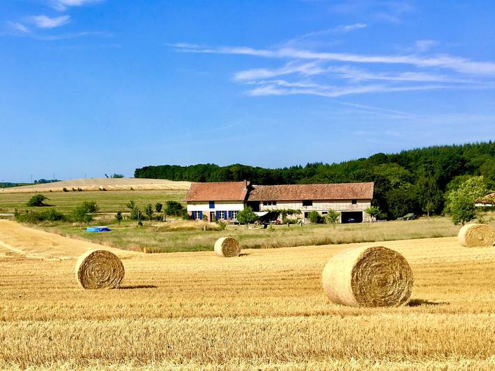 Gîte pour 5 personnes, avec piscine dans Condé-lès-Autry
