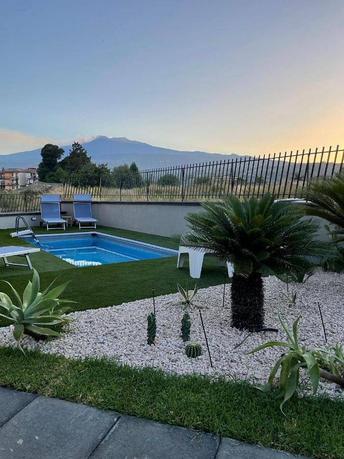 Casa vacanza per 8 persone, con panorama e giardino nonché piscina, con animali domestici in Fiumefreddo di Sicilia