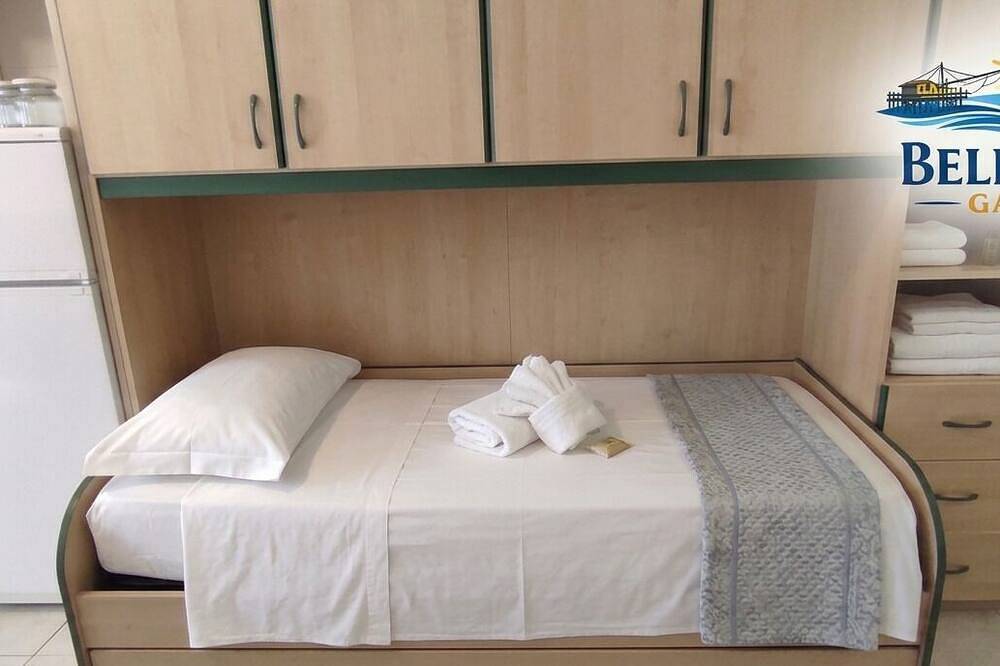 Apartamento entero, Beautiful Santa Barbara. Exclusive loft, studio apartment 4 single beds. in Rodi, Gargano