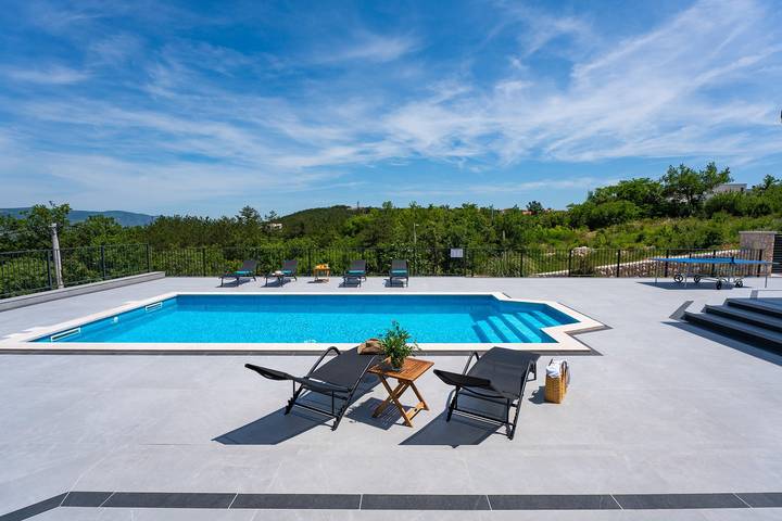 3 Schlafzimmer mit eigenem Bad, Spielplatz, Tischtennis, Playstation 5, Spielhaus mit Rutsche und Schaukel in Imotski, Makarska Riviera