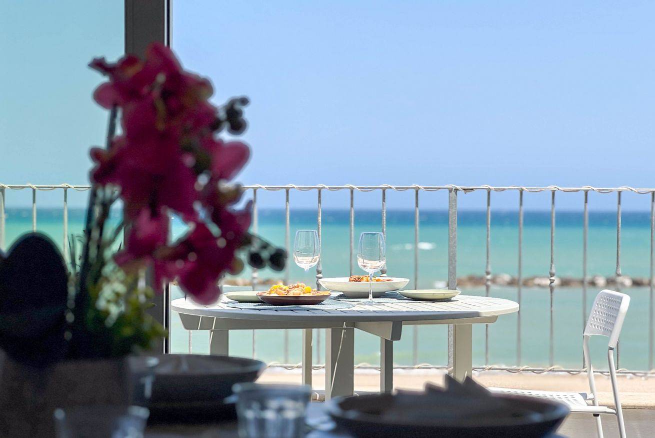 Apartamento entero, [Seafront terrace] Wi-Fi Free parking in Fermo, Provincia de Fermo