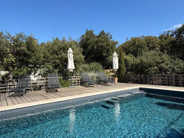 Chambre d’hôte pour 2 personnes, avec vue et jardin ainsi que piscine et terrasse