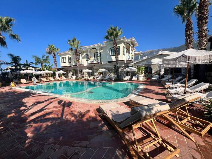 Maison d’hôte pour 4 personnes, avec Balcon et Terrasse ainsi que Jardin et Bassin pour enfant à Himarë