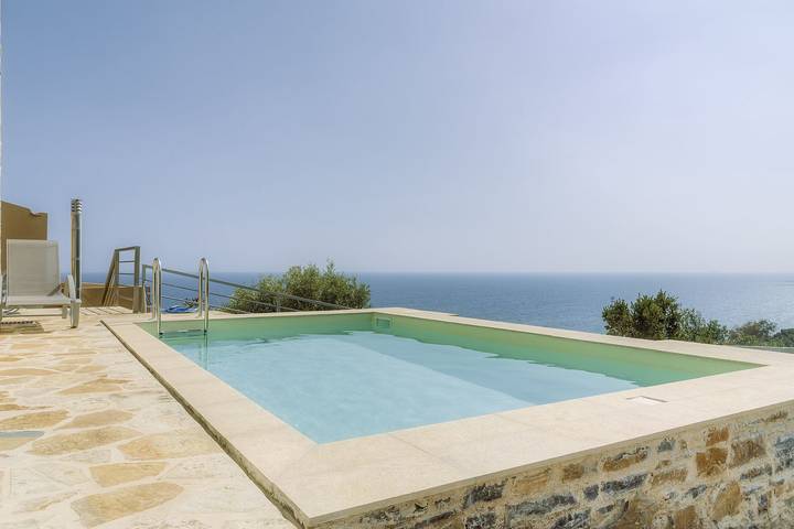 Ferienhaus für 6 Personen, mit Balkon und Terrasse sowie Pool auf Lesbos