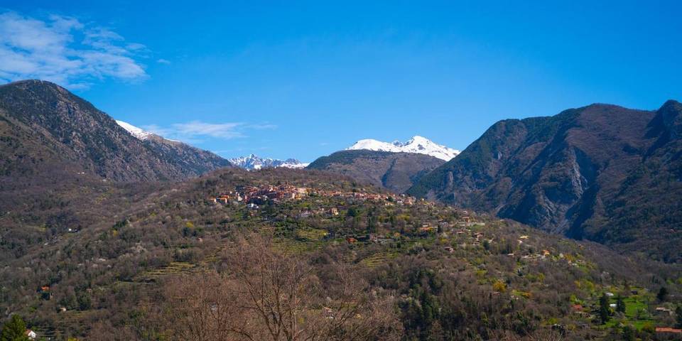 Location de vacances pour 6 personnes, avec vue et jardin à Roquebillière - 4
