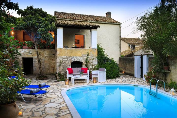 Villa for 4 people, with Terrace and Garden as well as Pool in Agios Stefanos (Corfu)