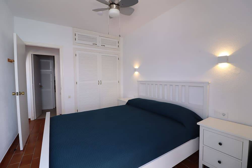 Ganze Wohnung, Family-friendly, Nice, First-line Apartment with Stunning Beach and Sea views,Ac in Arenal d'en Castell, Es Mercadal