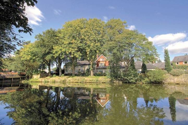 Hôtel pour 10 personnes, avec jacuzzi ainsi que sauna et jardin