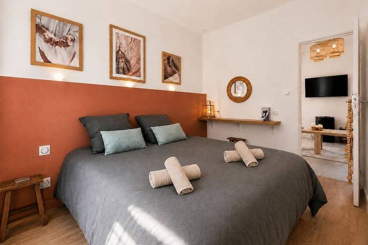 Entire apartment, The Hacienda - Patio Terrace - Downtown / Beach 5 min in Saint-Martin-du-Littoral, Le Havre region