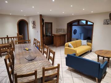 Gîte pour 14 personnes, avec jardin ainsi que terrasse et vue, animaux acceptés dans Passerelle himalayenne des gorges du Lignon