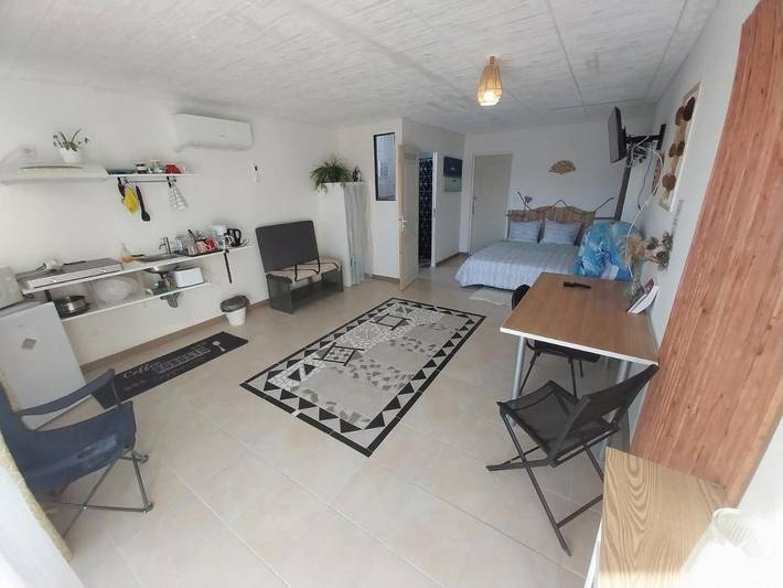 Gîte pour 3 personnes, avec terrasse ainsi que piscine et jardin à Bourg-Saint-Bernard