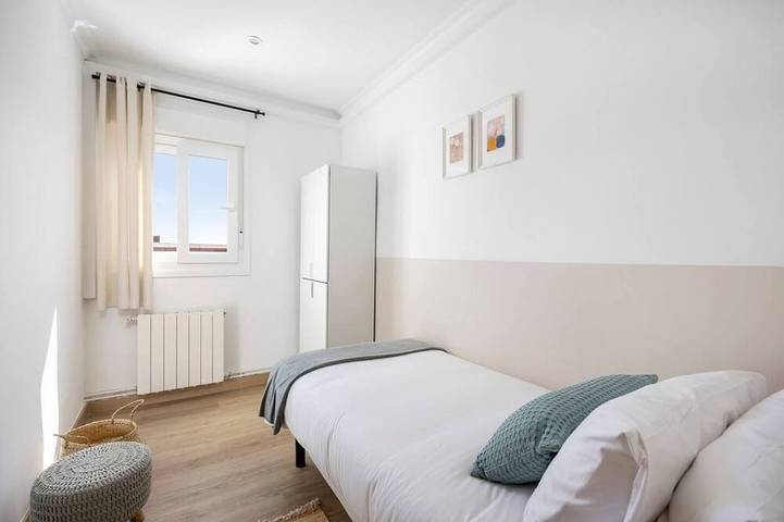 Appartement entier, Amazing and bright 3-bedroom home, nestled in the charming town of Cornellà de Llobregat, just a short 20-minute journey from the vibrant city of Barcelona. in Cornellà de Llobregat, Baix Llobregat