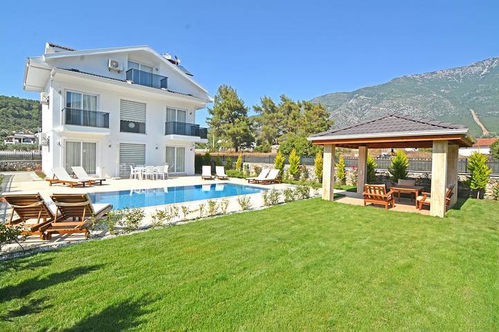 Villa für 8 Personen, mit Balkon und Garten sowie Whirlpool - 1