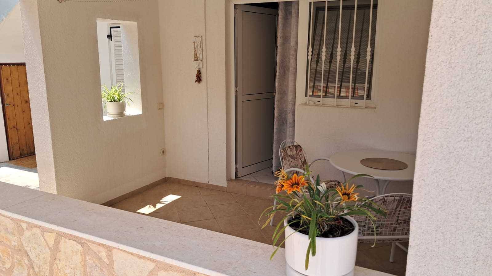 Ganze Wohnung, Budget-Friendly Studio Jelena Near the Sea in Vodice, Šibenik-Knin