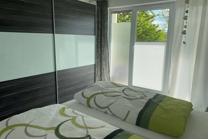 Ganze Wohnung, Wunderschöne frisch renovierte Ferienwohnung 2020 mit Pool in Stockheim (Oberfranken), Frankenwald