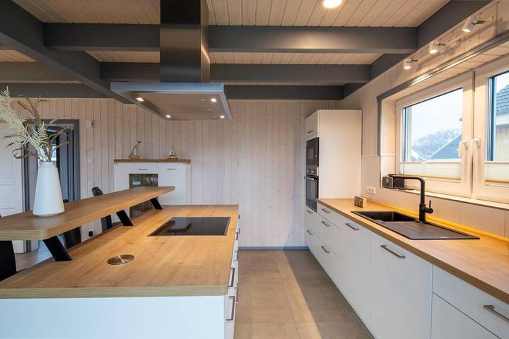Ferienhaus für 8 Personen, mit Balkon und Whirlpool sowie Terrasse und Garten in Mirow - 2