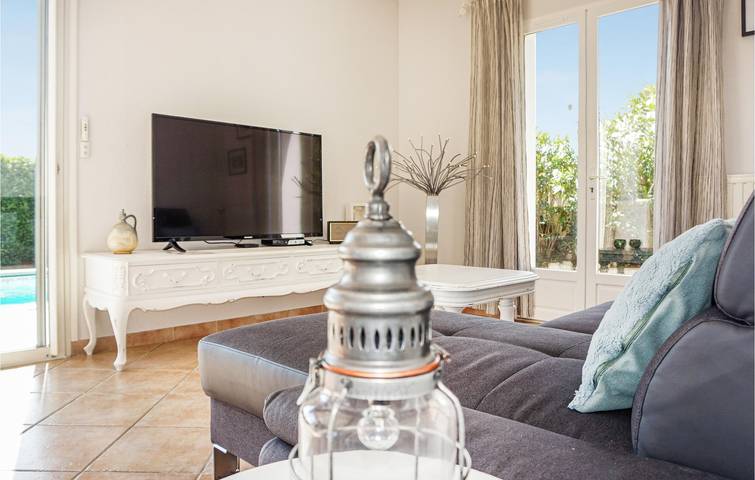 Location de vacances pour 8 personnes, avec terrasse et piscine à Carcassonne - 4