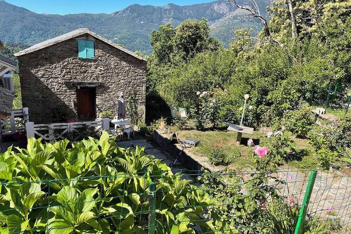 Gîte pour 3 personnes, avec jardin et terrasse, animaux acceptés à Felce
