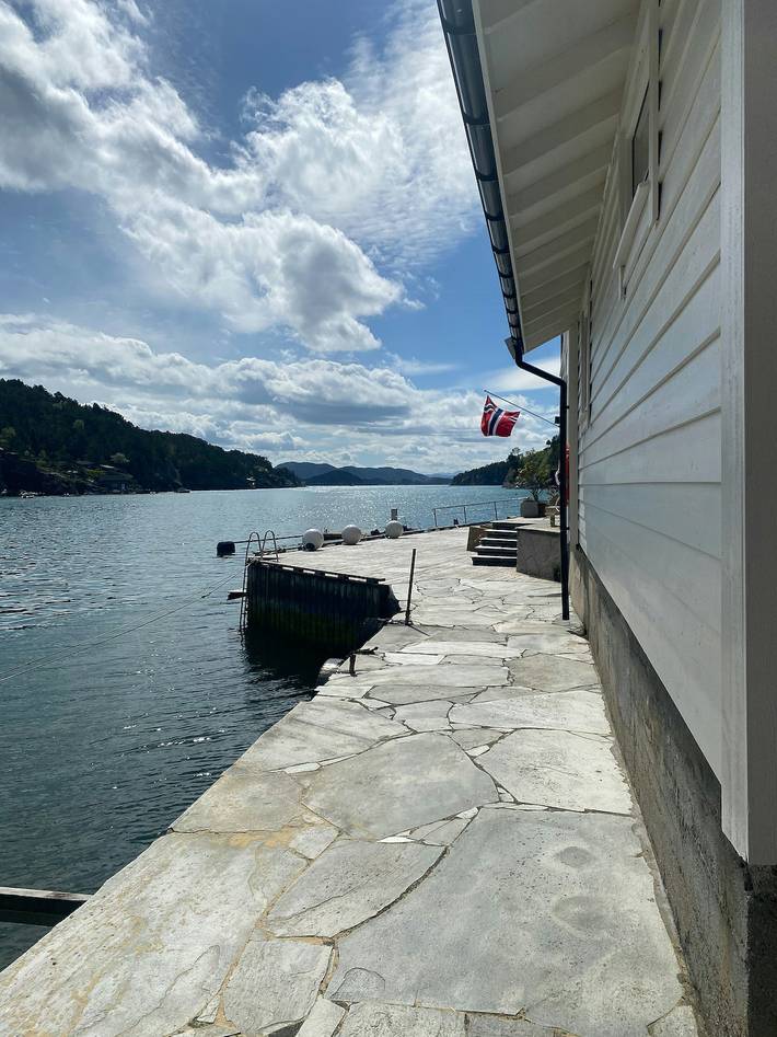 Charmante Hütte am Meer mit Blick auf das Wasser in Fana, Bergen