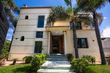 Villa pour 16 personnes, avec jardin et piscine ainsi que terrasse et sauna, animaux acceptés à Casablanca