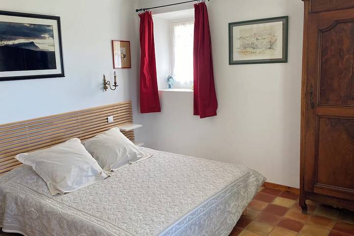 Location de vacances pour 12 personnes, avec terrasse et jardin à Éguilles - 2