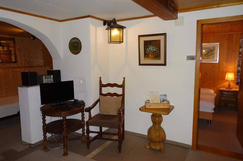 Ganze Wohnung, Ferienchalet Rigirolle 2-Zimmer-Wohnung Parterre in Vitznau, Vierwaldstättersee