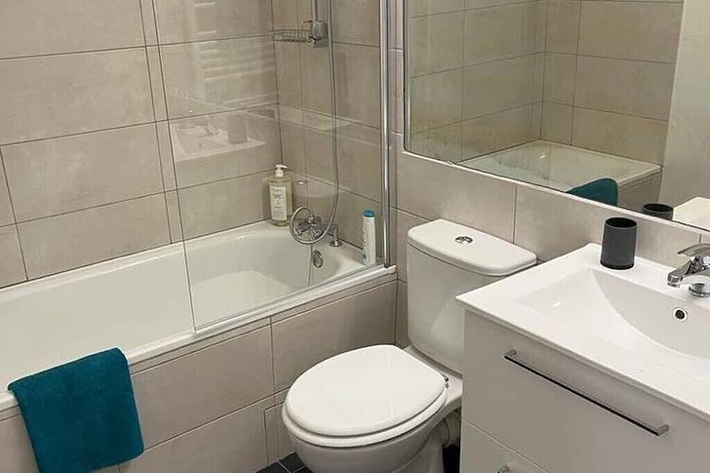 Entire apartment, Lovely newly renovated T2 apartment, 3mns walk from the station in Alès, Cévennes