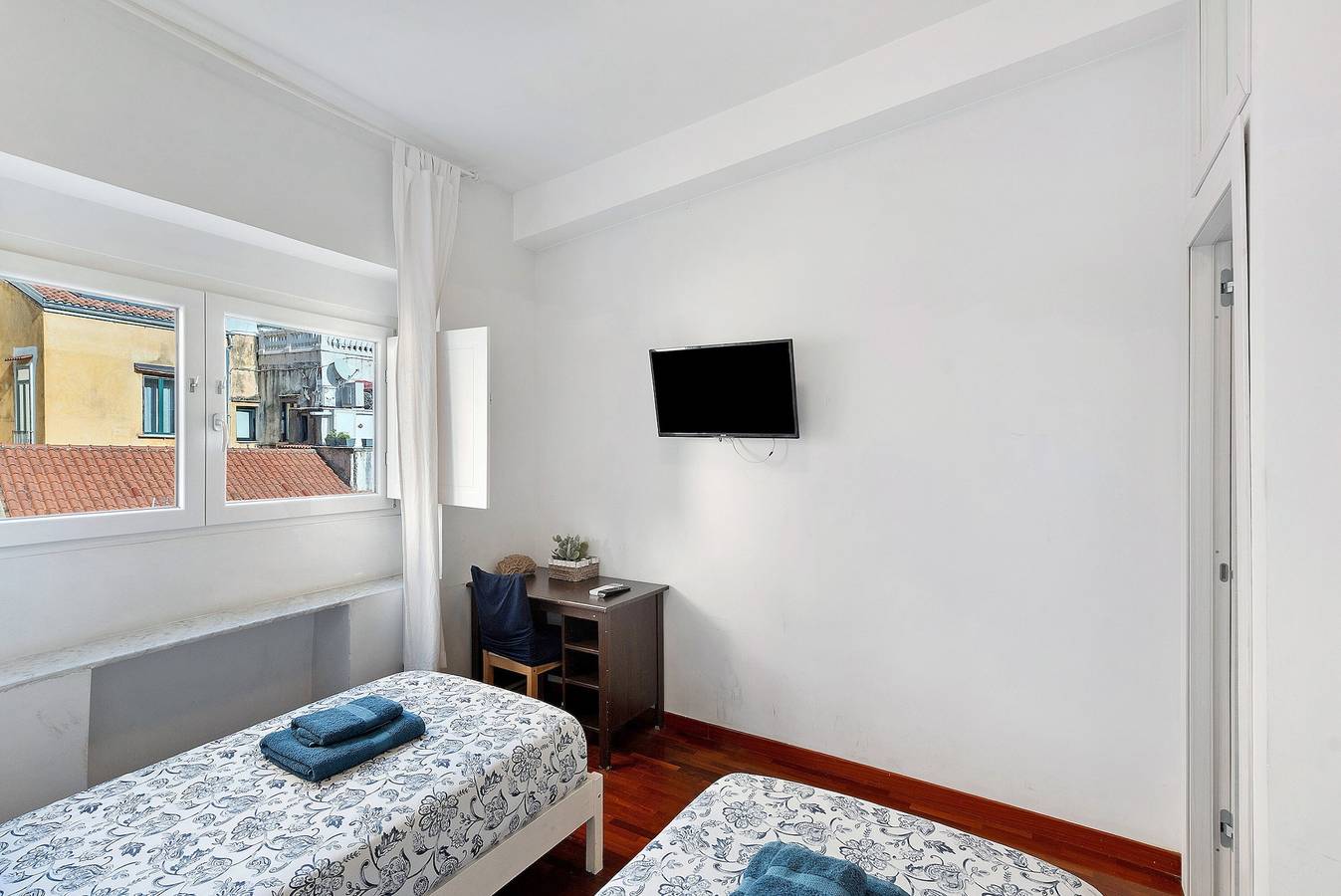 Divina Salerno – Zimmer Cetara mit Gemeinschaftsterrasse, Wlan und Klimaanlage in Salerno, Tyrrhenische Küste Kampanien