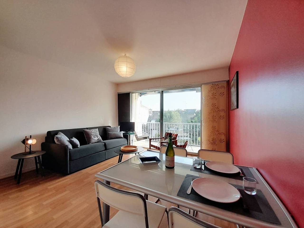 Entire studio, Charming Studio with Balcony & Port View, 900m from Beach, La Trinité-sur-Mer in La Trinité-sur-Mer, Côte des Mégalithes