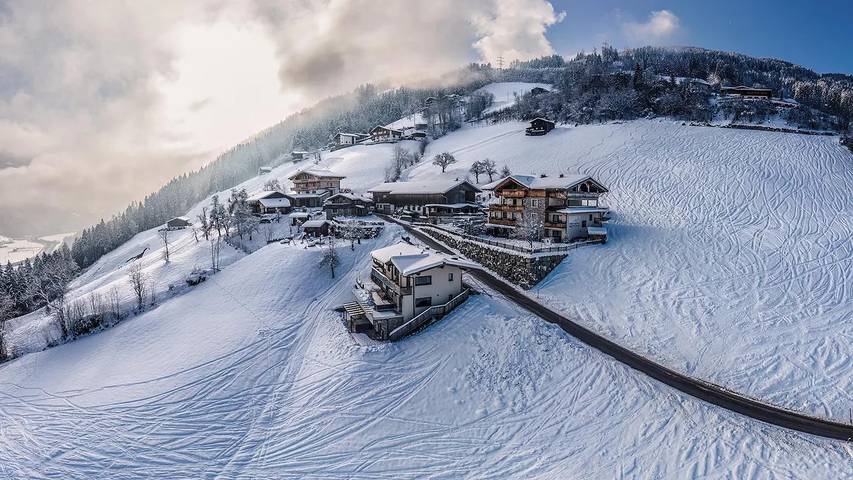 Hütte für 7 Personen, mit Balkon und Whirlpool sowie Sauna und Garten in Kaltenbach