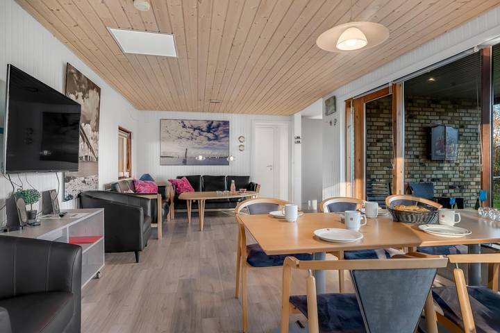 Lovely holiday home with wilderness bath and a view of the fjord. in Limfjord in Westjütland