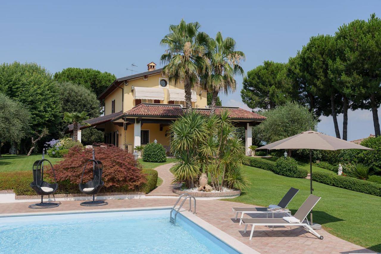 Villa Elena in Moniga del Garda, Prealpi Gardesane