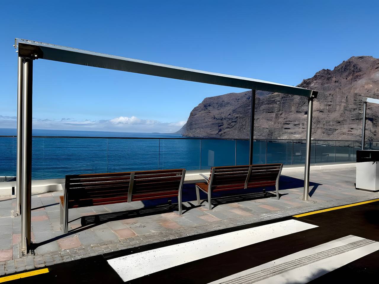 Apartamento entero, Apartamento vacacional "Los Gigantes Sea View" cerca de la playa con piscina compartida y Wi-Fi in Playa de los Guíos, Santiago del Teide