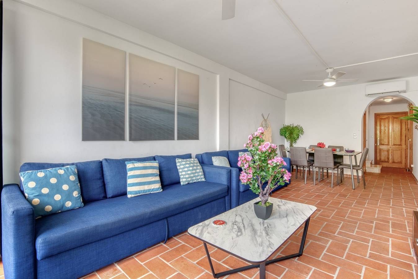 Apartamento entero, Apartamento 'Chill Beach' con piscina compartida, Wi-Fi y aire acondicionado in Almadraba, Costa Blanca