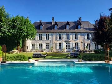 Cottage pour 2 personnes, avec piscine et jardin à Cognac