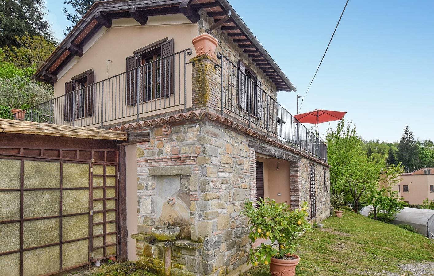Charmante Wohnung mit Garten und Parkplatz, 1000m zum Zentrum von Barga in Barga, Parco Regionale delle Alpi Apuane