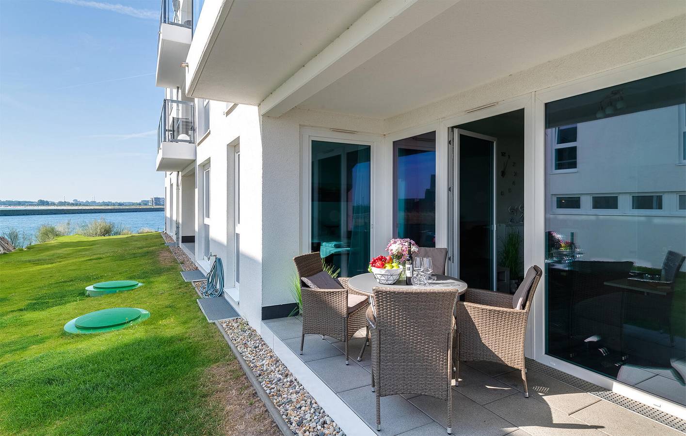 Ganze Ferienwohnung, Hausboot am Strand mit Terrasse und Parkplatz, 400 m zum Strand in Olpenitz, Kappeln