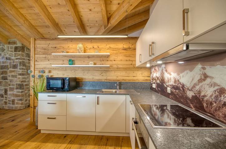 Modern-alpines Chalet mit Sauna, direkt neben der Skipiste! in Hohe Tauern, Kaprun