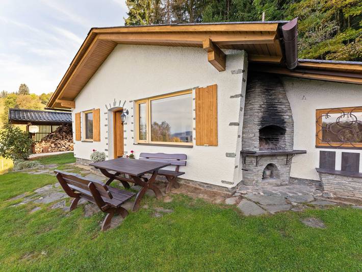 Ferienhaus für 4 Personen, mit Terrasse und Garten sowie Pool