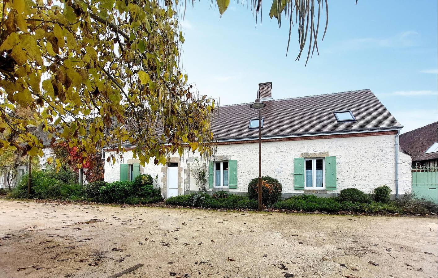 Holiday home for 16 people with garden in Ingrannes, Orléans region