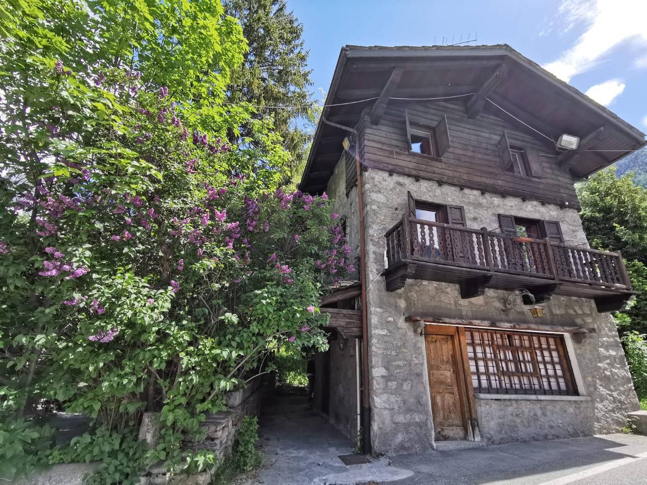 Ganze Wohnung, Ferienwohnung 'Maison Esterina Vista Monte Bianco' mit Bergblick, Gemeinschaftsgarten und Wi-Fi in Entreves, Courmayeur